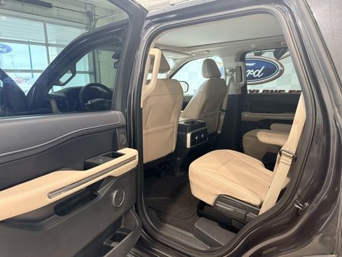 Used 2024 Ford Expedition Limited image 18