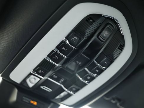 New 2026 Porsche Macan image 38