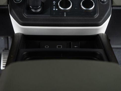 Used 2020 Land Rover Defender 110 S image 35