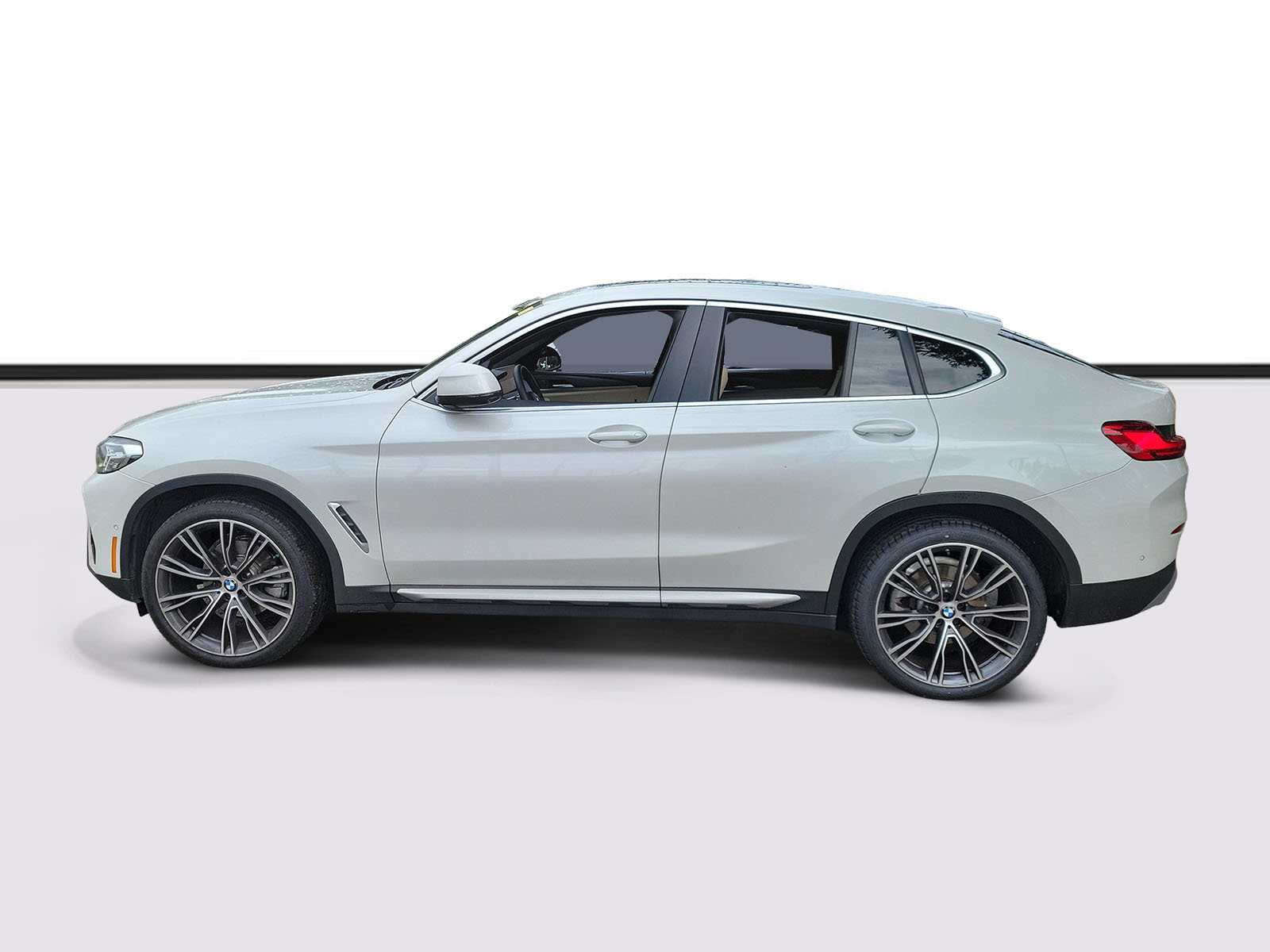 Certified 2025 BMW X4 xDrive30i w/ Premium Package AWD/4WD image 4