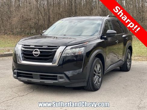 Used 2024 Nissan Pathfinder SV image 3
