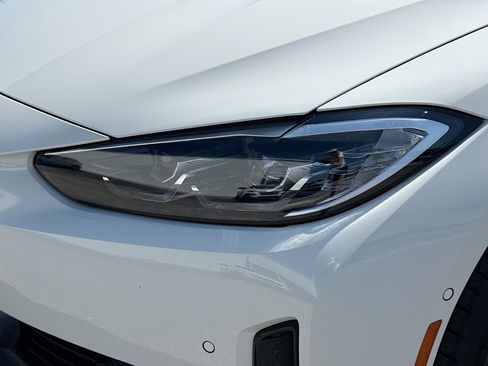 Used 2023 BMW i4 eDrive35 w/ Premium Package RWD image 9