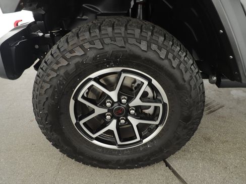 Certified 2024 Jeep Gladiator Rubicon w/ Safety Group image 7