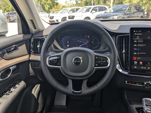 New 2025 Volvo XC90 T8 Plus w/ Protection Package Premier image 17