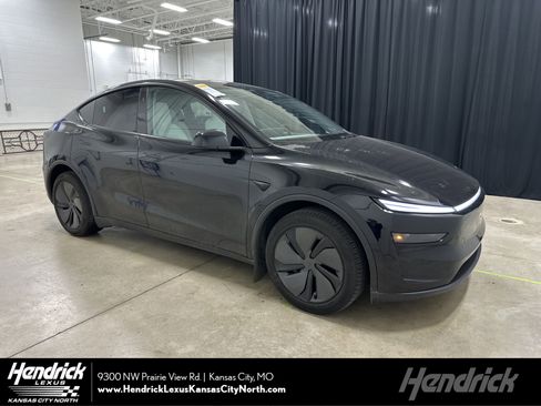 Used 2026 Tesla Model Y 2WD image 1