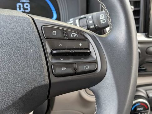 Used 2025 Hyundai Venue SEL FWD image 28