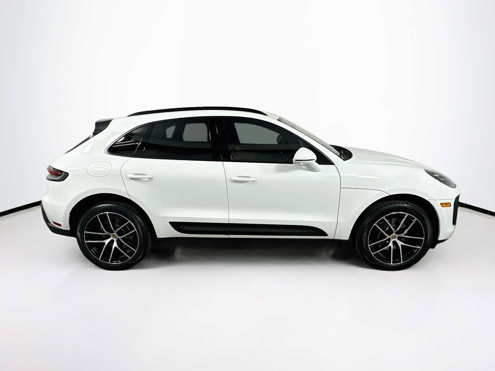 Used 2026 Porsche Macan AWD/4WD image 8