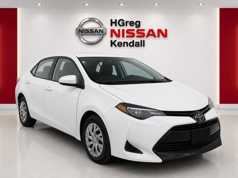 Used 2017 Toyota Corolla LE FWD image 3