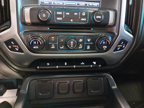 Used 2018 GMC Sierra 3500 SLT AWD/4WD image 16