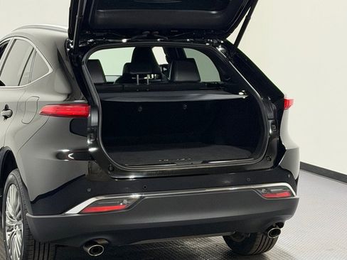 Used 2021 Toyota Venza LE image 12