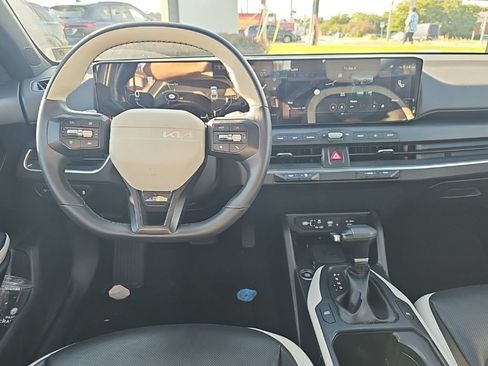 Used 2025 Kia K4 GT-Line w/ GT-Line Premium Package FWD image 2