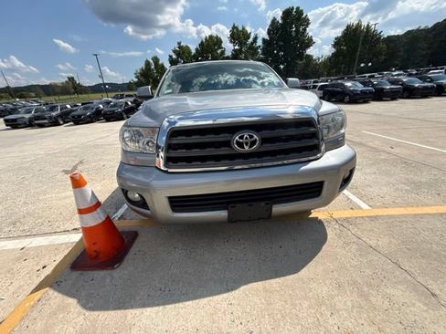 Used 2017 Toyota Sequoia SR5 AWD/4WD image 5
