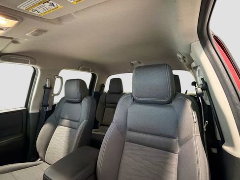 Used 2024 Nissan Frontier SV image 17