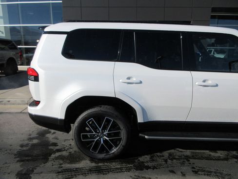 Used 2026 Lexus GX 550 w/ Cold Area Package image 10