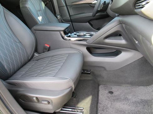 Used 2023 Buick Envision Avenir image 10