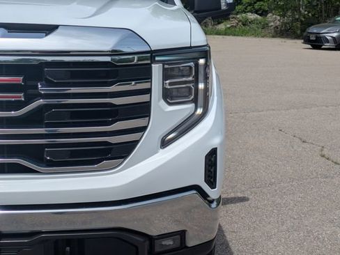 Used 2022 GMC Sierra 1500 SLT w/ SLT Convenience Package AWD/4WD image 13