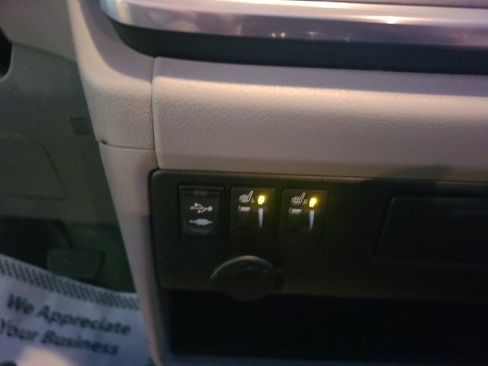 Used 2017 Toyota Sienna XLE image 25