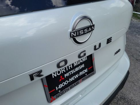 Used 2025 Nissan Rogue SV AWD/4WD image 8