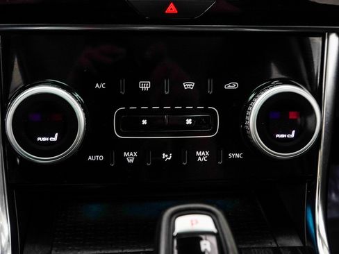 Used 2020 Jaguar XE S image 19