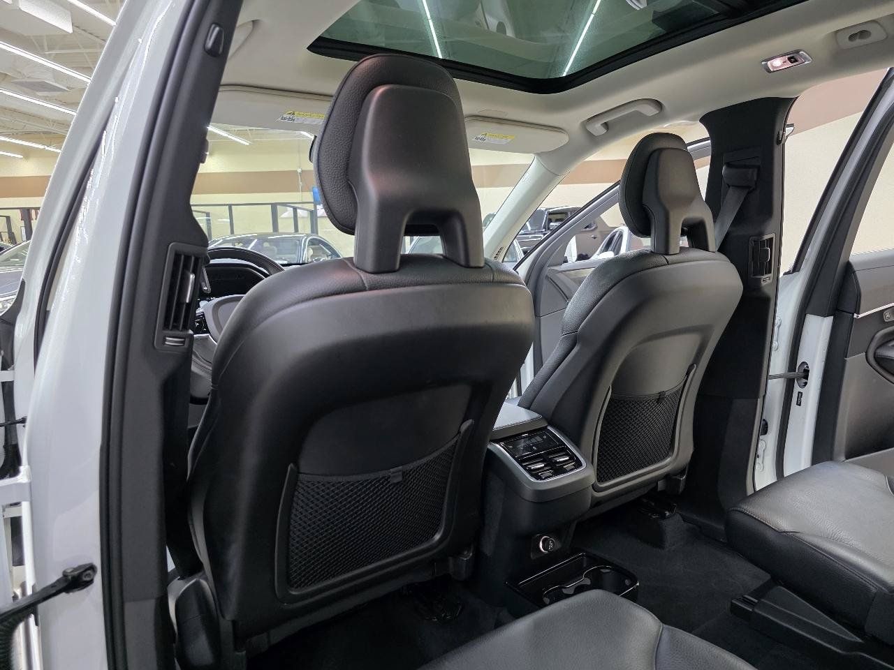 Used 2020 Volvo XC90 T6 Momentum AWD/4WD image 27