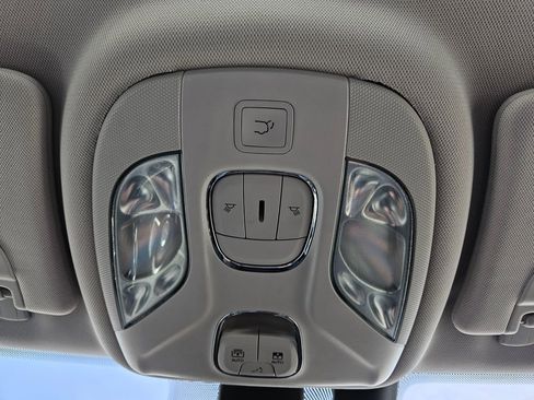 Used 2017 Jeep Compass Limited image 18