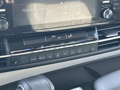 Used 2024 Toyota Sienna XLE image 32