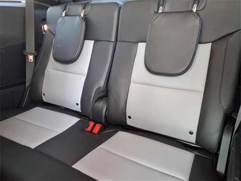 Used 2022 Ford Explorer XLT w/ Equipment Group 202A image 11