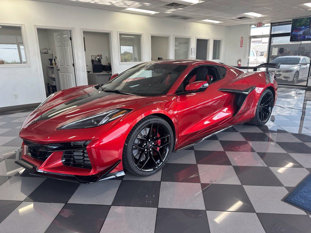 Used 2025 Chevrolet Corvette Z06 RWD image 1