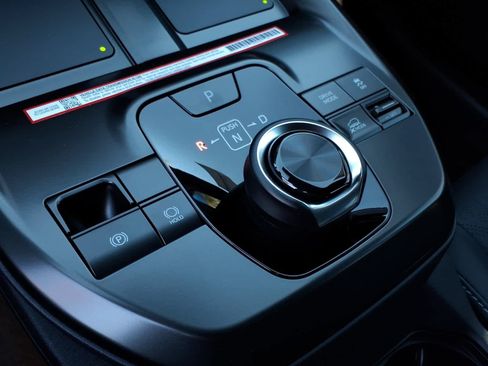 New 2026 Subaru Solterra AWD/4WD image 36