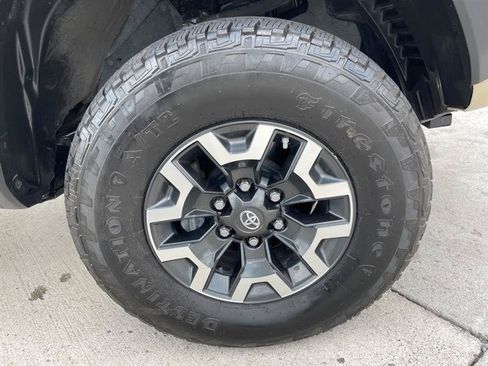 Used 2017 Toyota Tacoma TRD Off-Road w/ Tow Package (A/T) AWD/4WD image 48