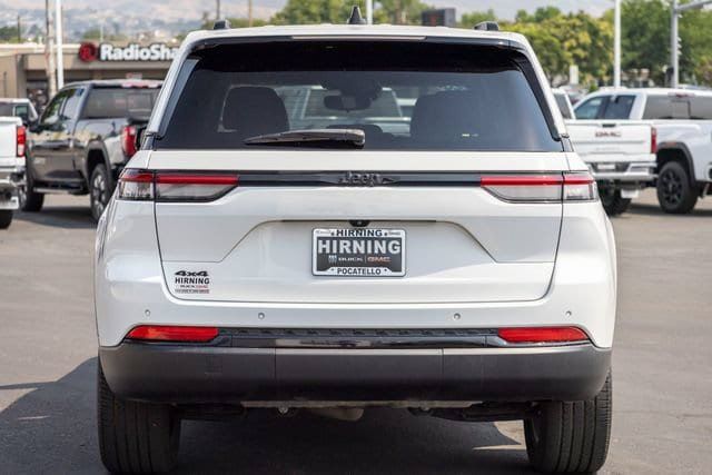 Used 2023 Jeep Grand Cherokee Altitude AWD/4WD image 4