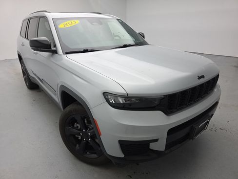 Used 2023 Jeep Grand Cherokee L Laredo AWD/4WD image 4