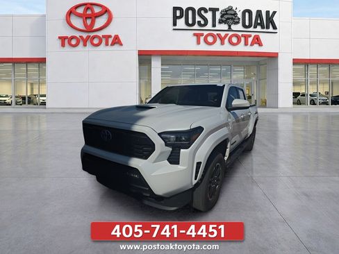 Used 2024 Toyota Tacoma TRD Sport AWD/4WD image 12