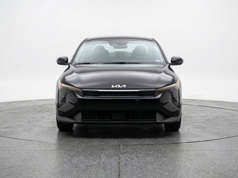 Used 2025 Kia K4 FWD image 2