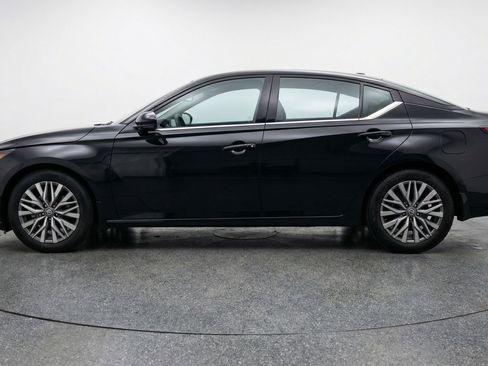 Used 2025 Nissan Altima 2.5 SV image 5