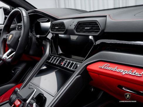 Used 2022 Lamborghini Urus AWD/4WD image 47