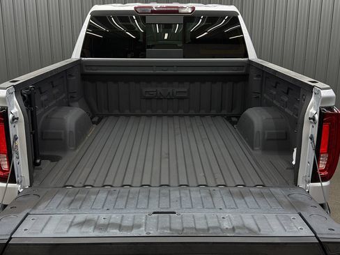 Used 2022 GMC Sierra 1500 SLT w/ SLT Convenience Package AWD/4WD image 17