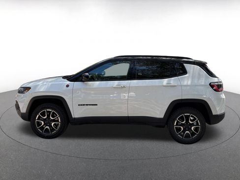 Used 2025 Jeep Compass Trailhawk AWD/4WD image 4