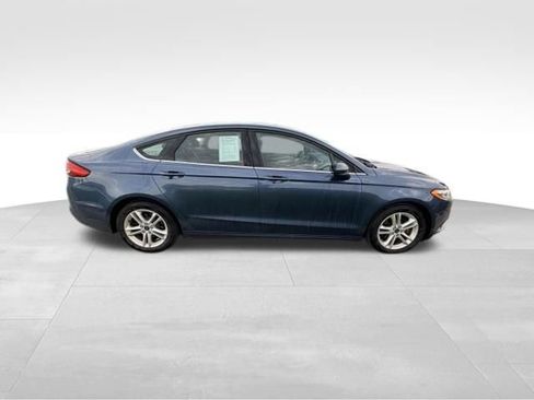 Used 2018 Ford Fusion SE w/ Fusion SE Technology Package FWD image 5