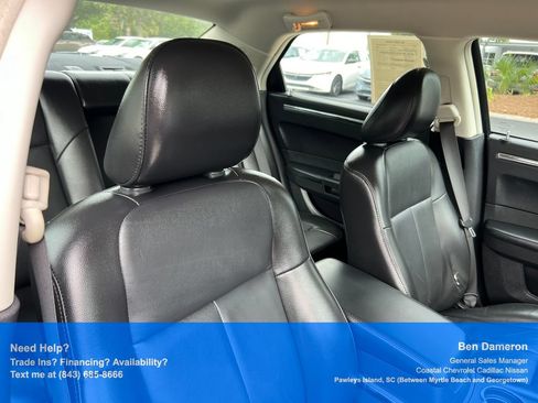 Used 2010 Chrysler 300 Touring RWD image 21