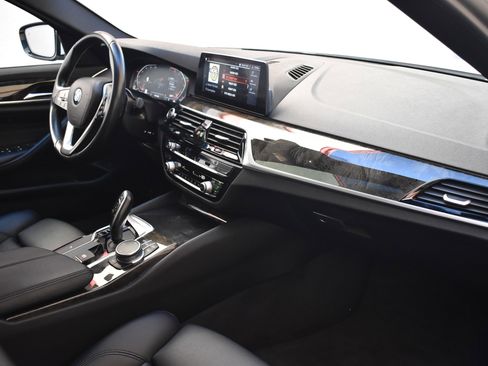 Used 2020 BMW 530i w/ Convenience Package image 26