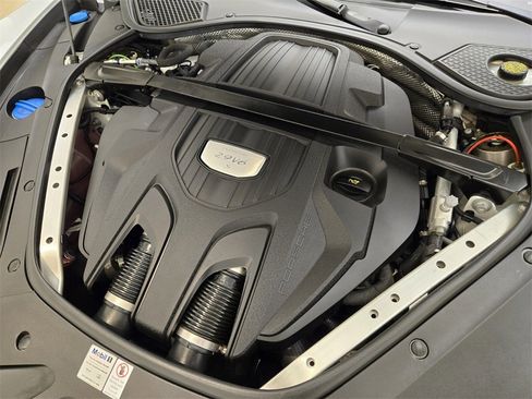 Used 2018 Porsche Panamera 4S Executive w/ Sportdesign Package image 30
