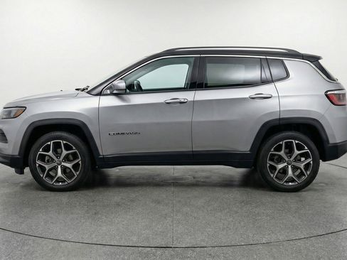 Used 2025 Jeep Compass Limited AWD/4WD image 3