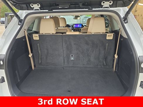 Used 2024 Toyota Highlander Limited image 14