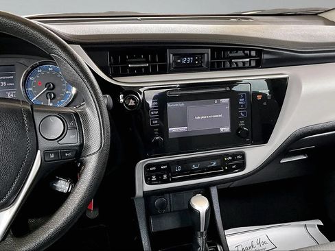 Used 2017 Toyota Corolla LE FWD image 9
