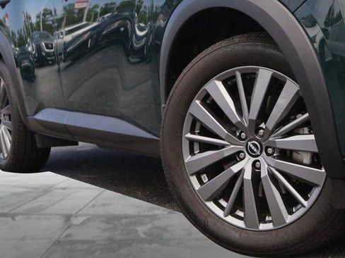 Used 2025 Nissan Pathfinder SL w/ SL Premium Package FWD image 3