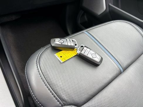 Used 2025 Ford F150 Platinum w/ Equipment Group 702A High image 30