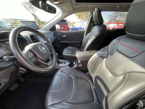 Used 2019 Jeep Cherokee Trailhawk image 28