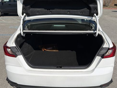 Used 2025 Toyota Camry SE image 7