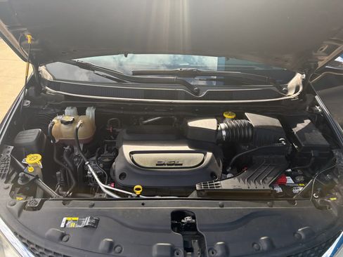 Used 2020 Chrysler Pacifica Limited FWD image 12